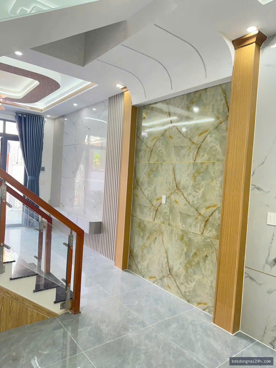 Bán nhà 1 trệt 1 lầu sân ô tô, gần chợ - Hình ảnh 2