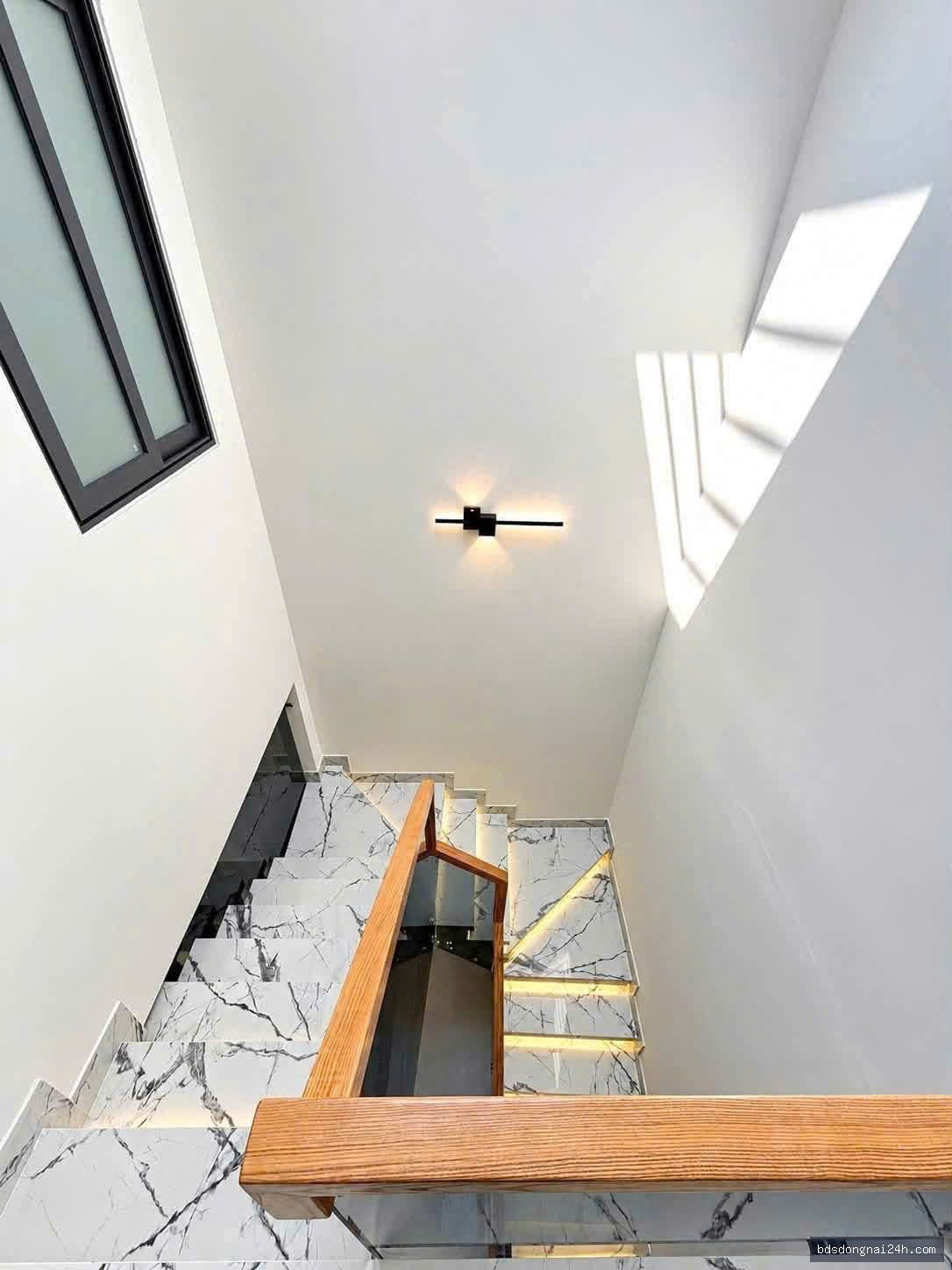 Bán nhà 1 trệt 1 lầu, sân ô tô tại Hố Nai, Biên Hòa (100m²) - Hình ảnh 11