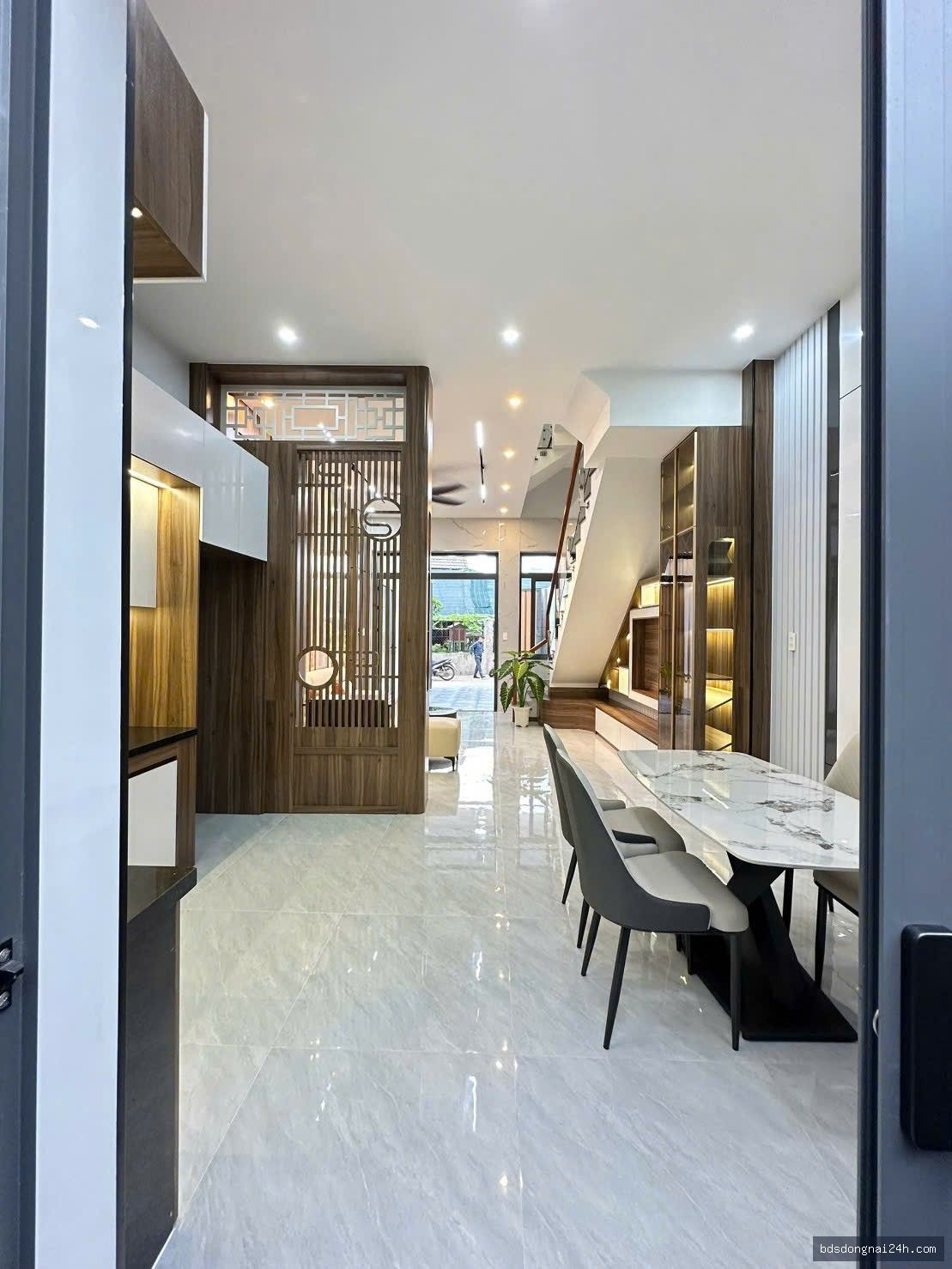 Bán nhà 1 trệt 2 lầu, sân ô tô, full nội thất tại Tân Triều - Hình ảnh 5