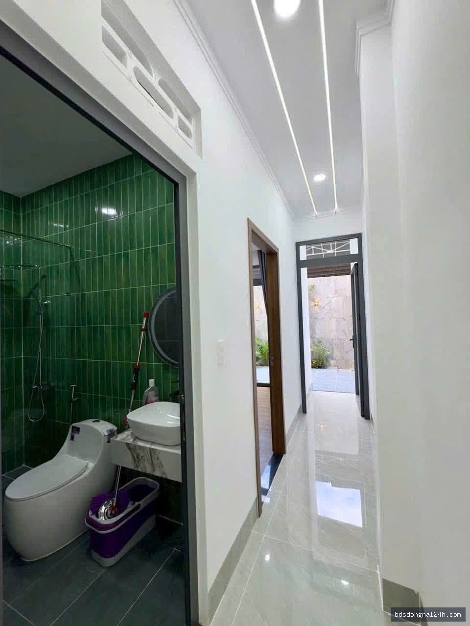 Bán nhà 1 trệt 2 lầu, sân ô tô tại Tân Phong, Biên Hòa (100m²) - Hình ảnh 2