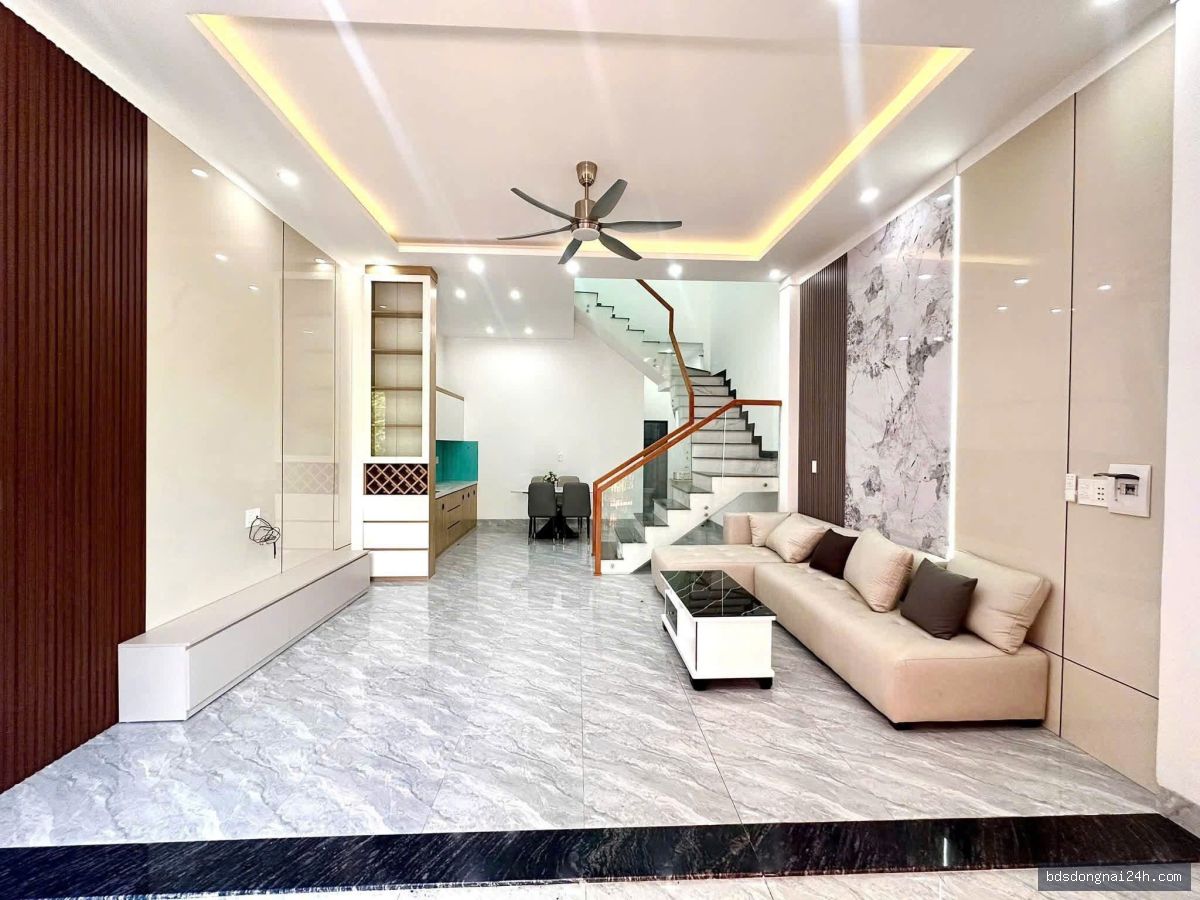 Bán nhà 1 trệt 1 lầu sân ô tô, gần chợ tại Trảng Dài, Biên Hòa (75m²)