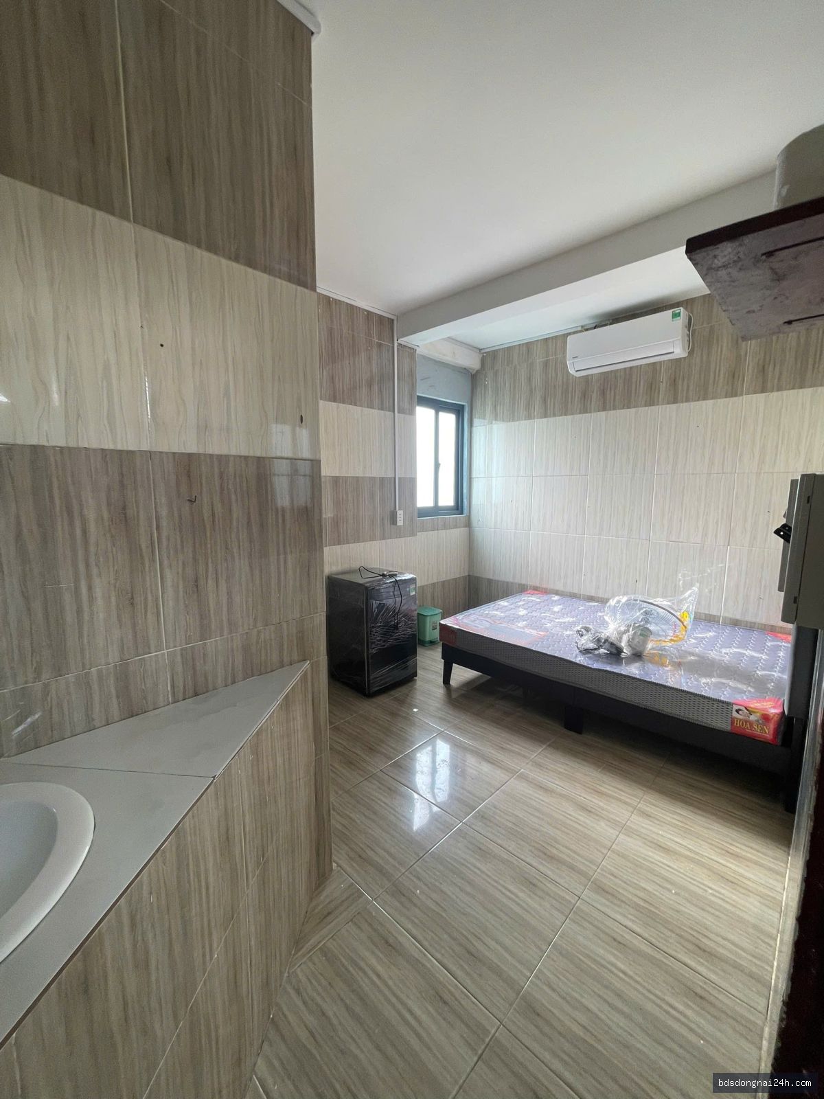 Cho thuê căn hộ chung cư, gần quảng trường - Hình ảnh 2