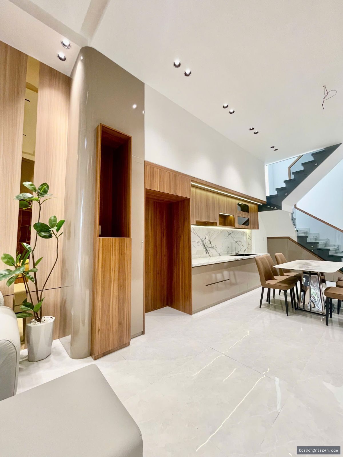 Bán nhà 1 trệt 1 lầu, sân ô tô tại Hố Nai, Biên Hòa (100m²) - Hình ảnh 5