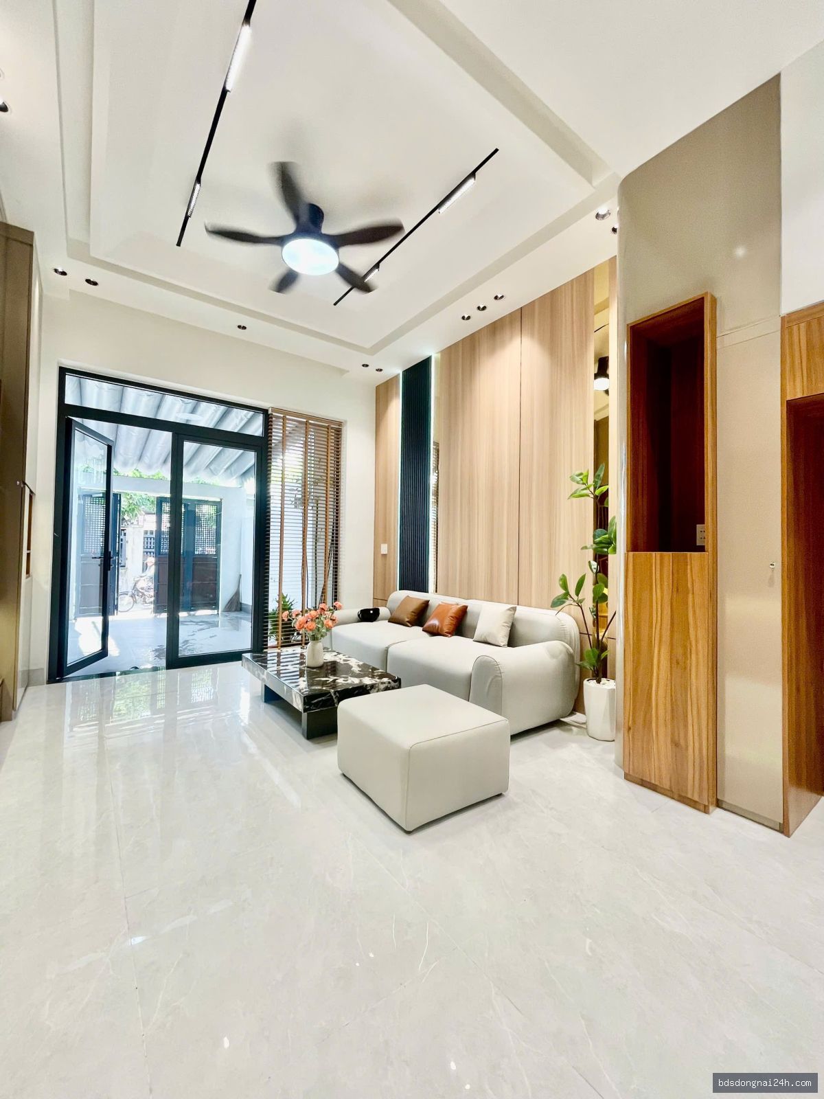 Bán nhà 1 trệt 1 lầu, sân ô tô tại Hố Nai, Biên Hòa (100m²) - Hình ảnh 2