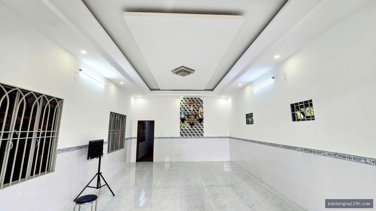 Bán nhà phố, sân ô tô (161.7m²)