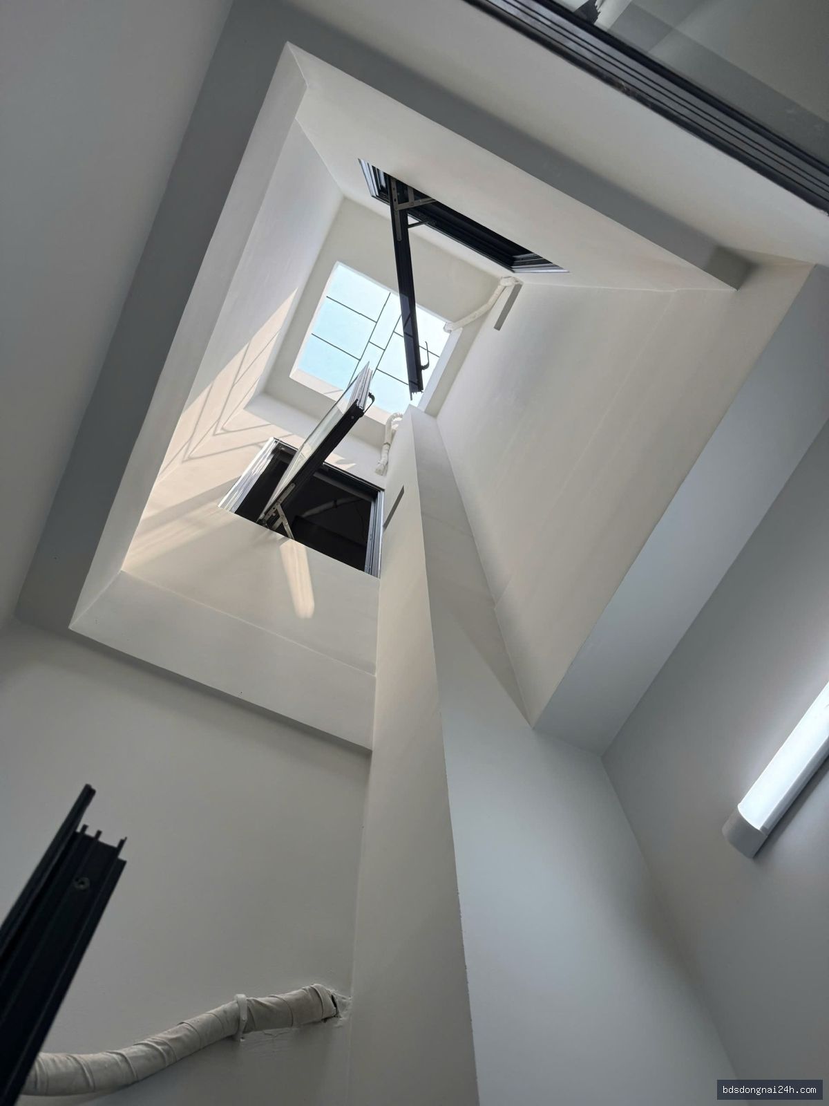 Bán kho xưởng mặt tiền tại Hố Nai, Biên Hòa (2283.1m2) - Hình ảnh 4