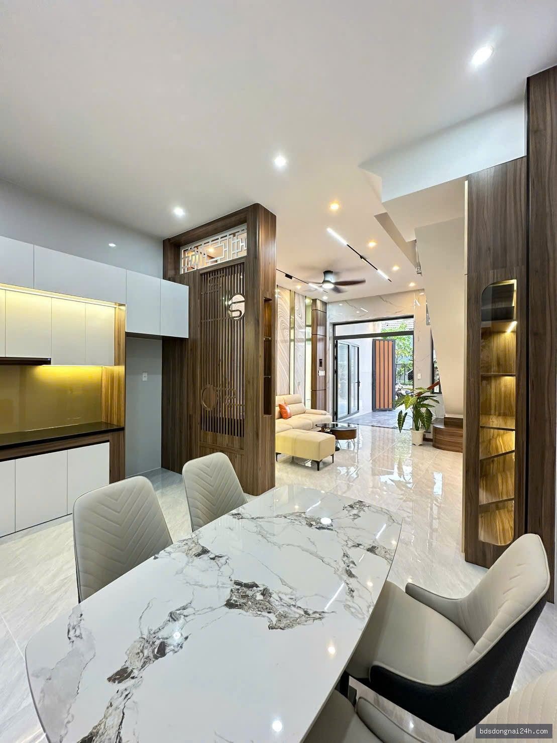 Bán nhà 1 trệt 2 lầu, sân ô tô, full nội thất tại Tân Triều - Hình ảnh 10
