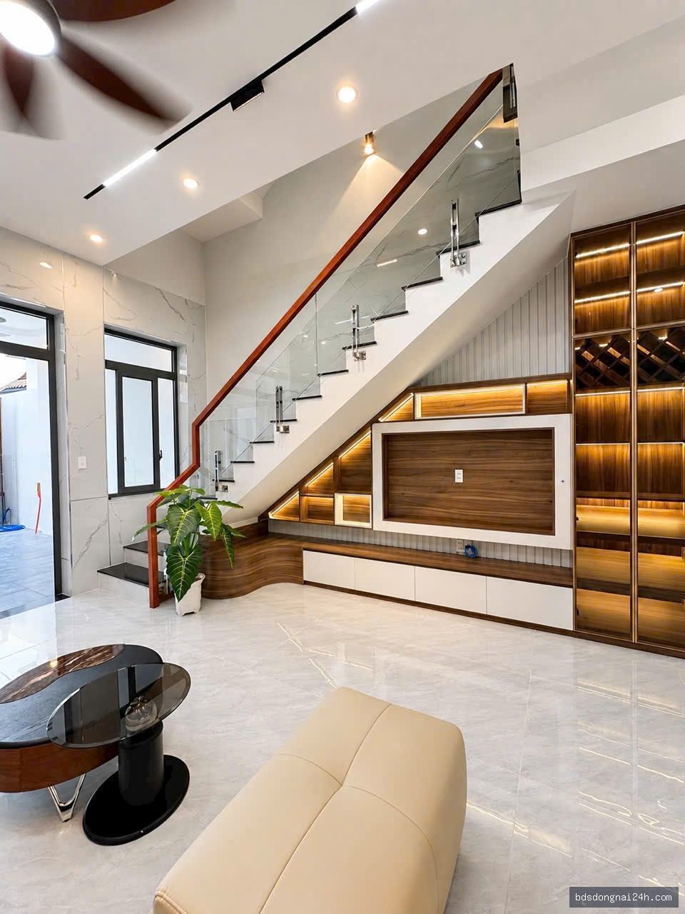 Bán nhà 1 trệt 2 lầu, sân ô tô, full nội thất tại Tân Triều - Hình ảnh 2