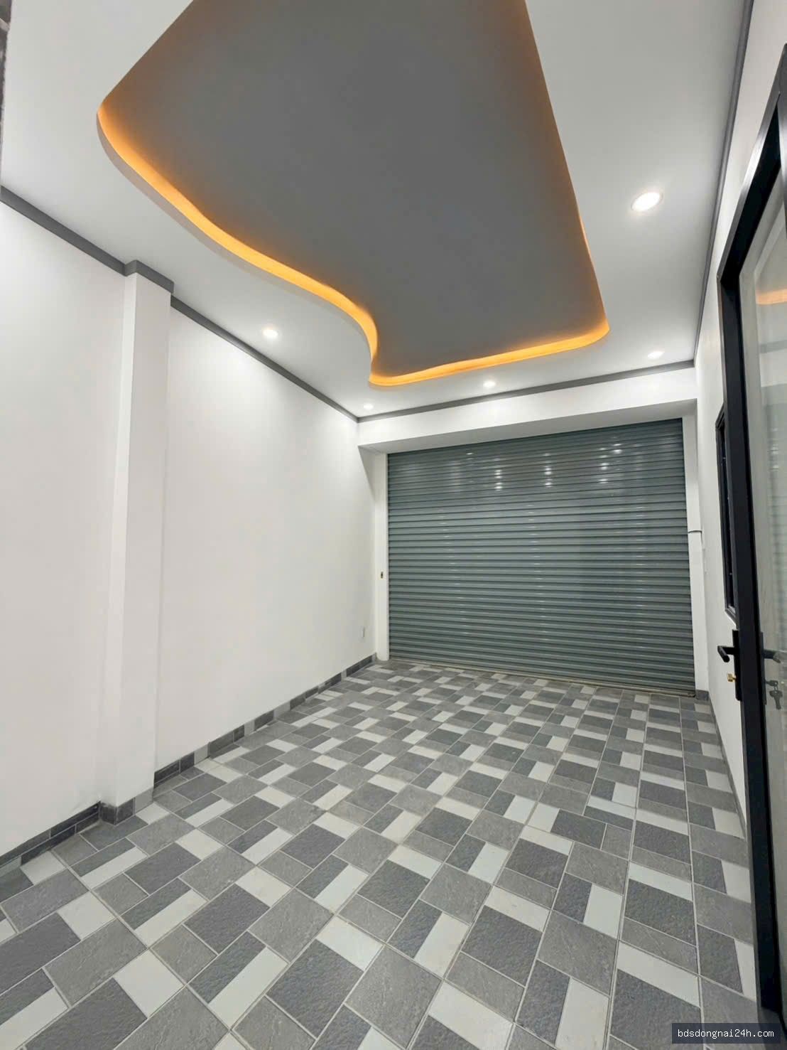 Bán nhà 1 trệt 1 lầu, gần quảng trường tại Tân Phong, Biên Hòa - Hình ảnh 2