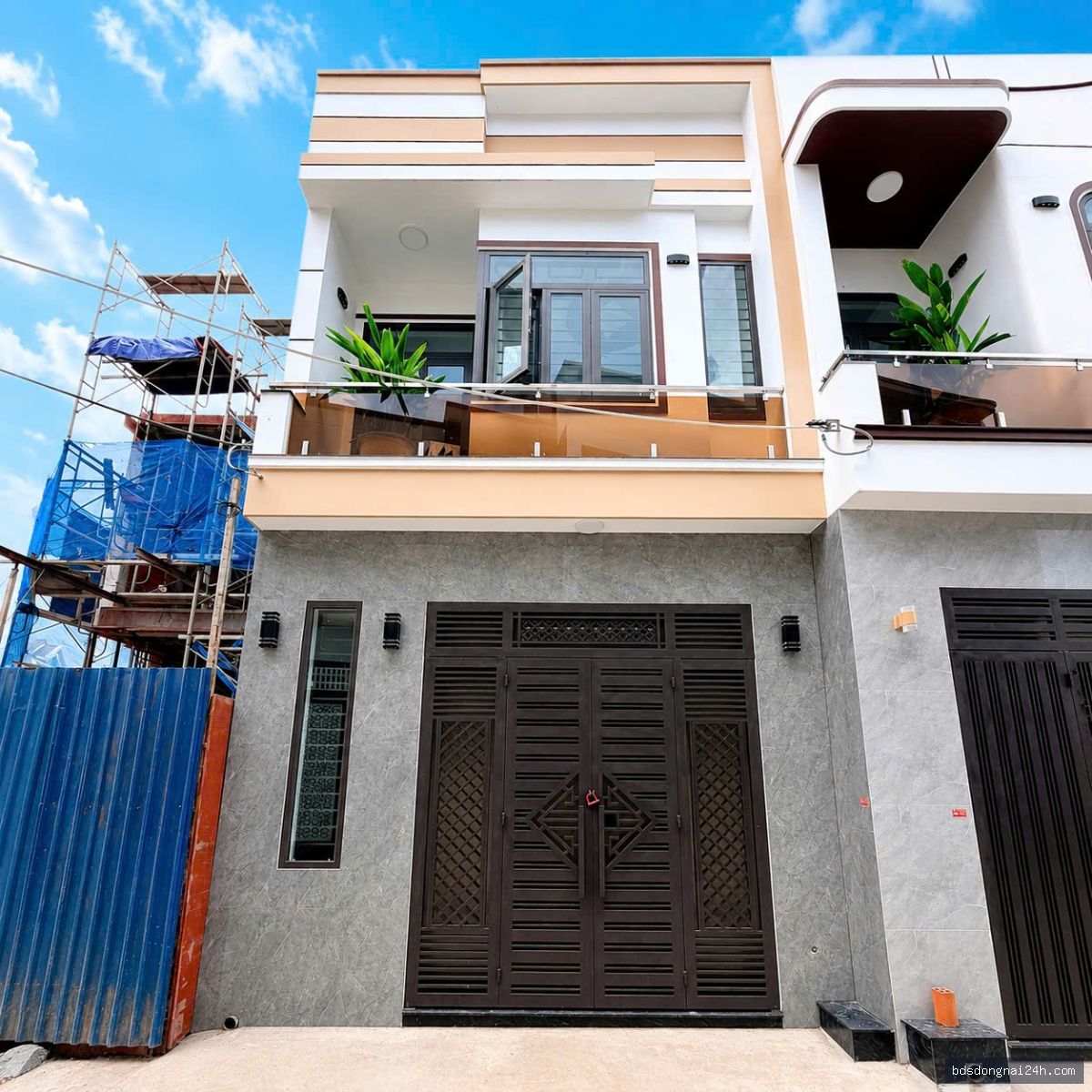 Bán nhà 1 trệt 1 lầu sân ô tô, full nội thất (65m²) - Hình ảnh 2