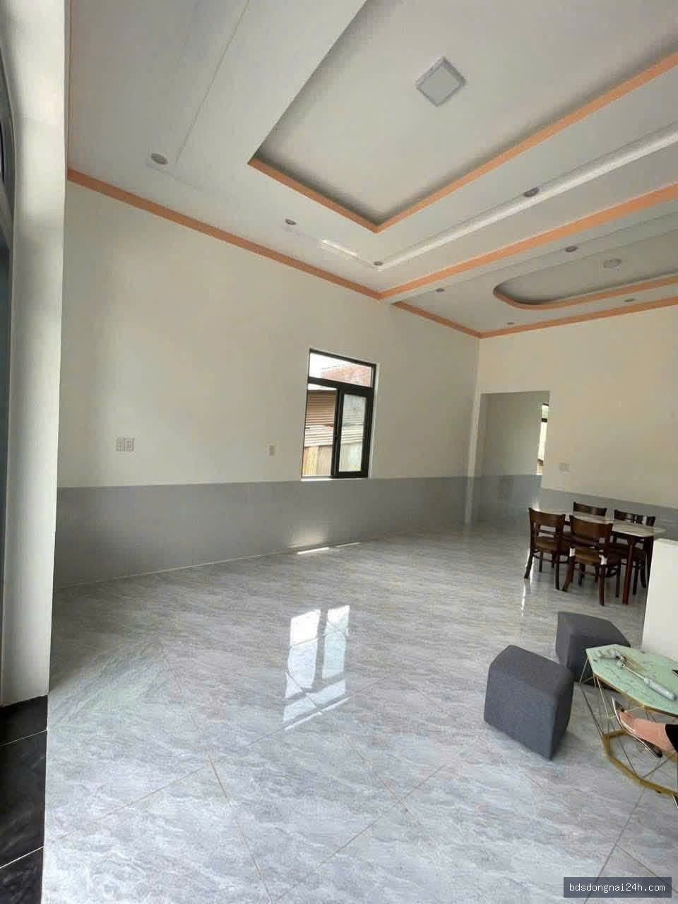 Bán nhà phố sân ô tô, mặt tiền tại Trảng Bom (100m²)