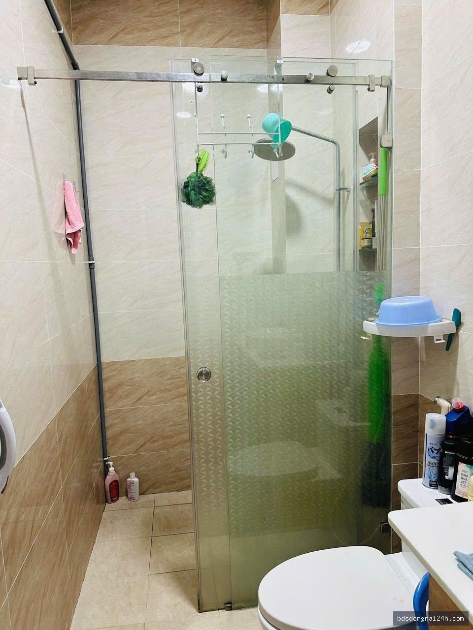 Bán nhà phố KDC D2D mặt tiền, full nội thất (84m2) - Hình ảnh 3