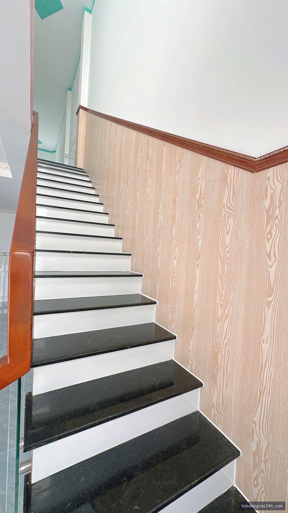 Bán nhà 1 trệt 1 lầu sân ô tô (90m²) - Hình ảnh 7