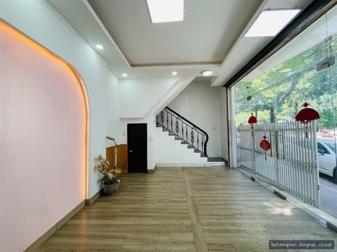 Cho thuê nhà 1 trệt 2 lầu mặt tiền (35m²)