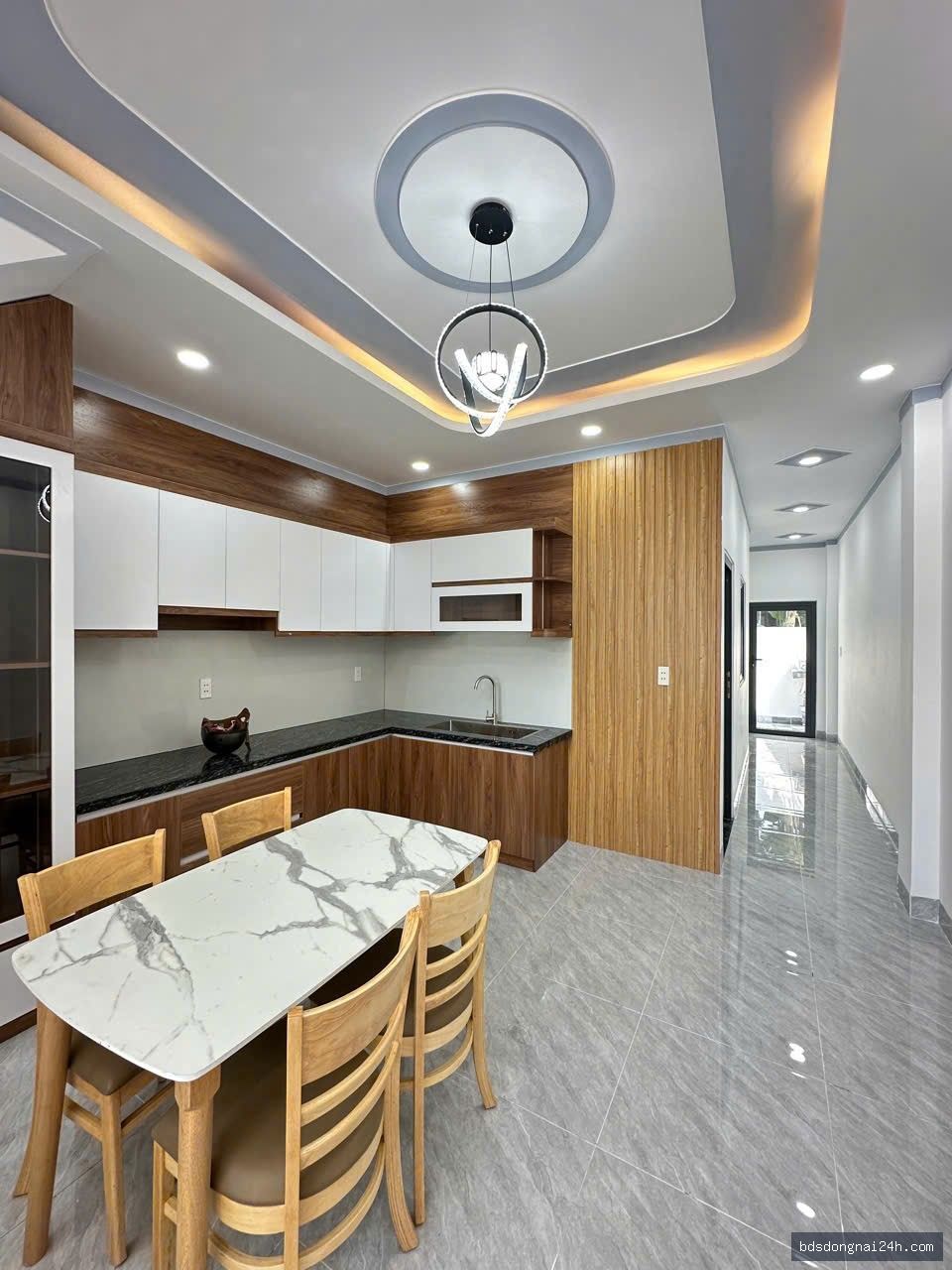 Bán nhà lầu kiên cố, sân ô tô, full nội thất tại Vĩnh Cửu - Hình ảnh 9