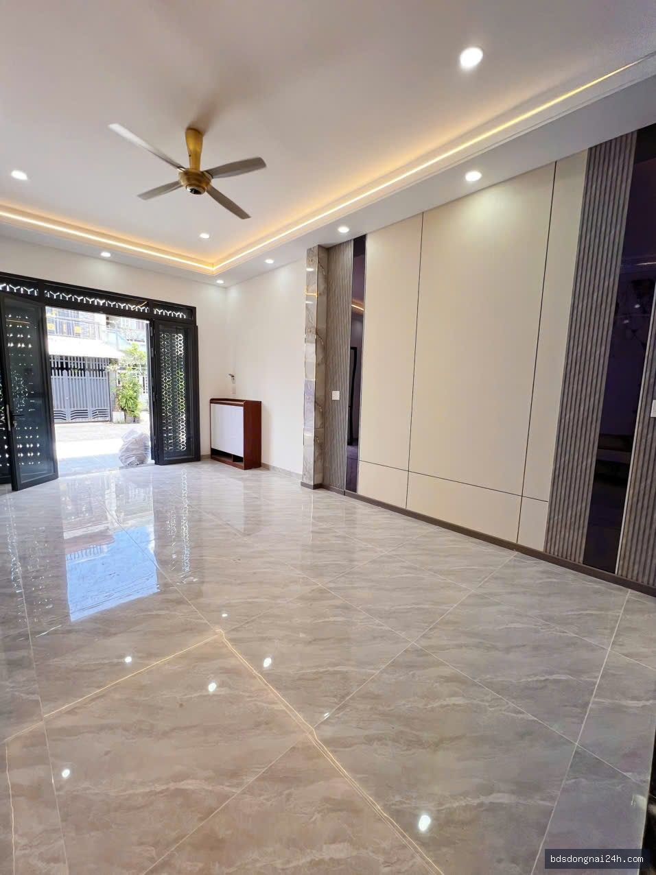Bán nhà 1 trệt 1 lầu sân ô tô, gần chợ (81m²) - Hình ảnh 3