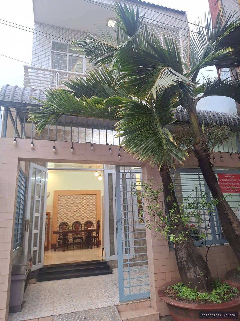 Cho thuê nhà 1 trệt 1 lầu mặt tiền (150m²)