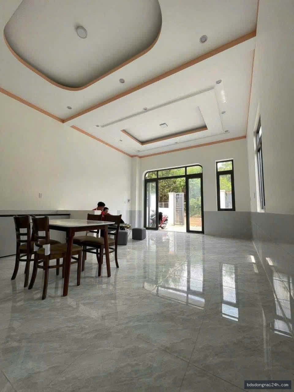 Bán nhà phố sân ô tô, gần chợ tại Trảng Bom (108m²) - Hình ảnh 4