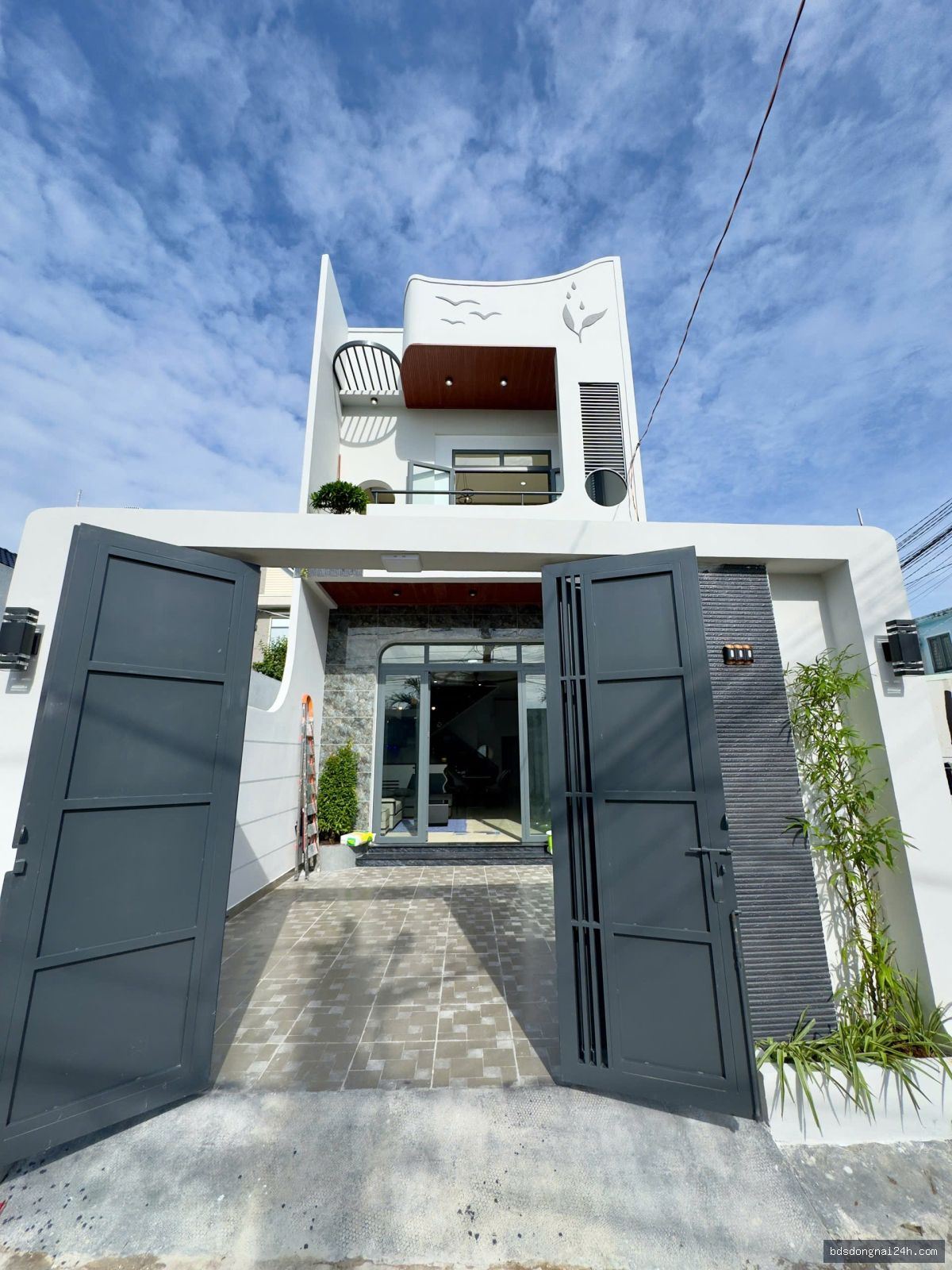 Bán nhà 1 trệt 1 lầu sân ô tô, gần chợ tại Hố Nai, Biên Hòa (96m²) - Hình ảnh 2
