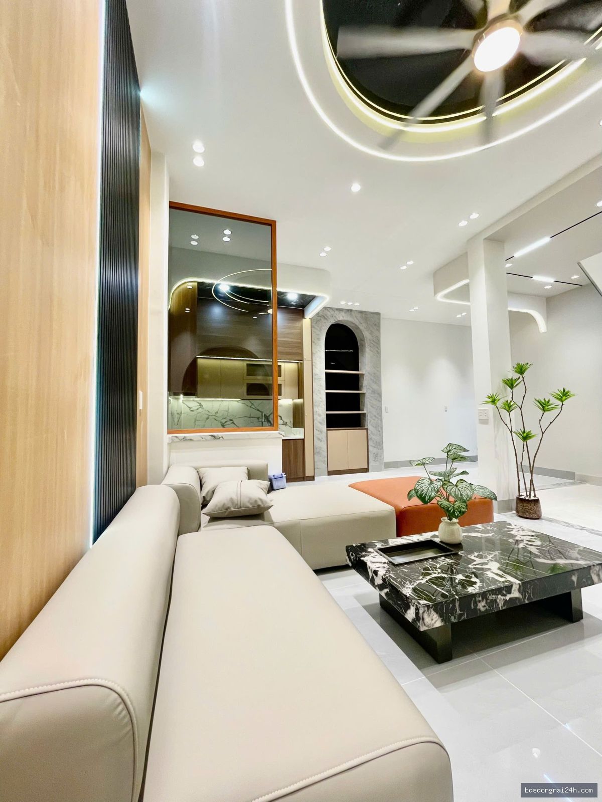 Bán nhà 1 trệt 2 lầu, sân ô tô (180m²) - Hình ảnh 3
