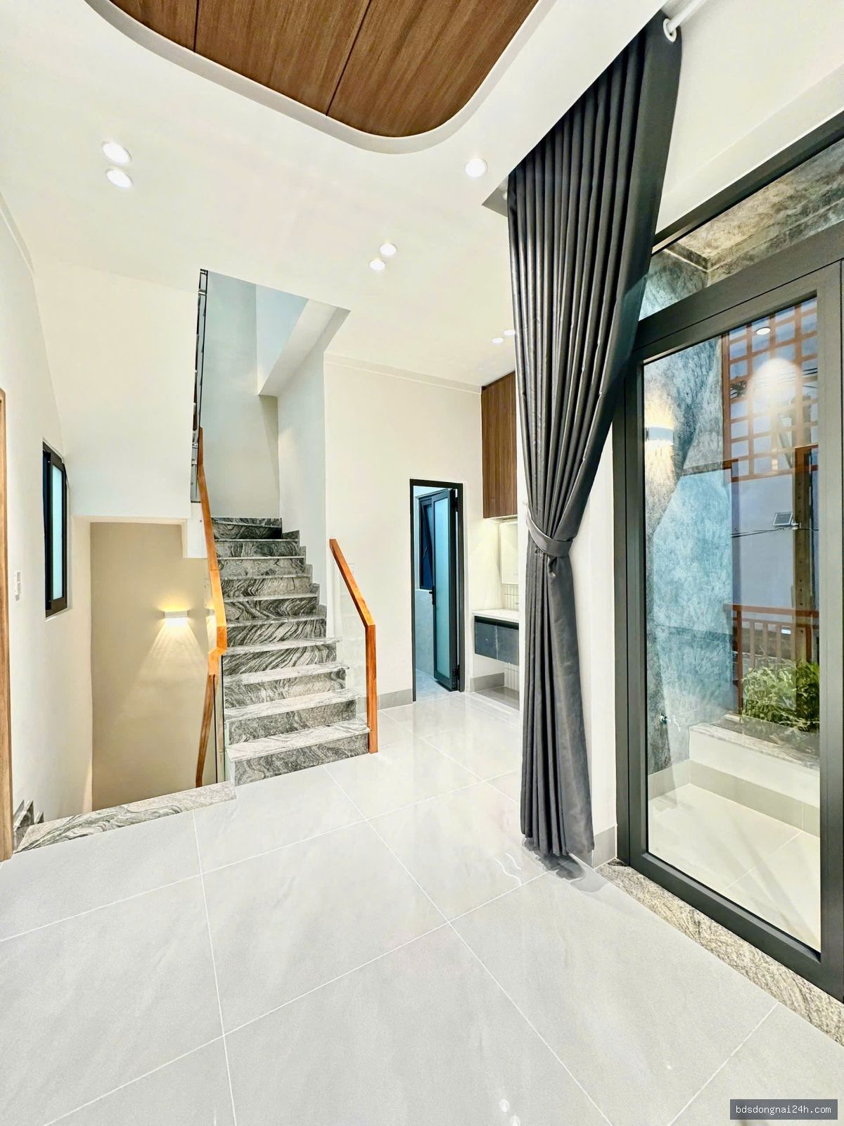 Bán nhà 1 trệt 2 lầu, sân ô tô (180m²) - Hình ảnh 9