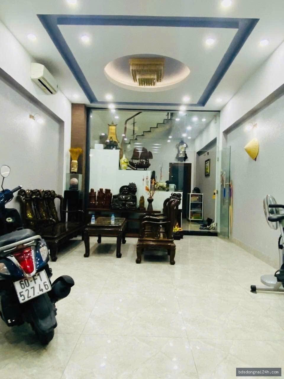 Bán nhà phố KDC D2D mặt tiền, full nội thất (84m2)
