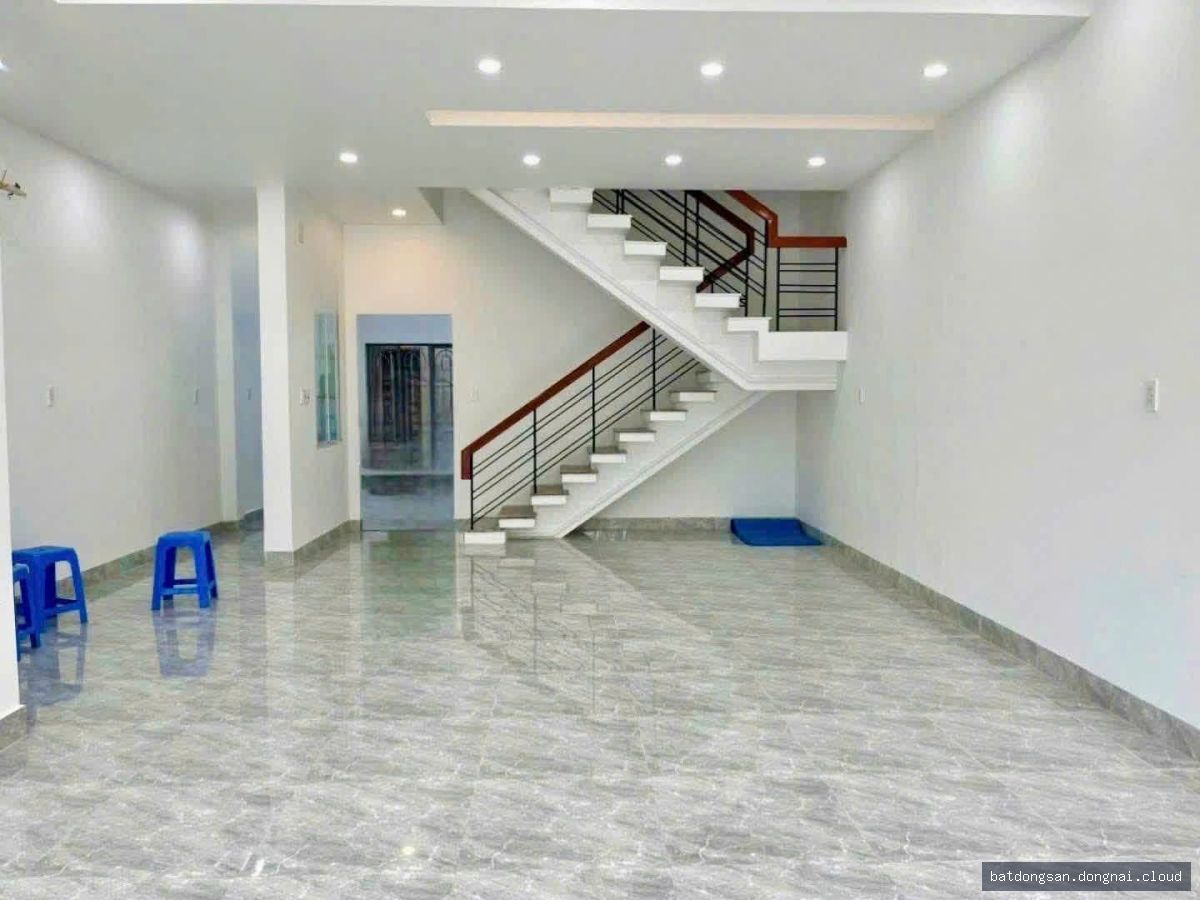 Cho thuê nhà phố mặt tiền (102m²)