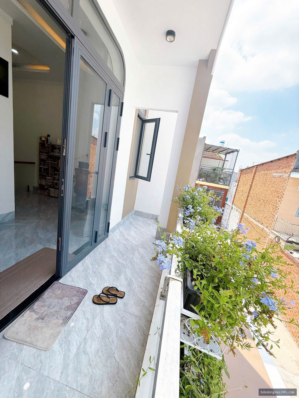 Bán nhà 1 trệt 1 lầu sân ô tô, full nội thất (71.3m²) - Hình ảnh 4