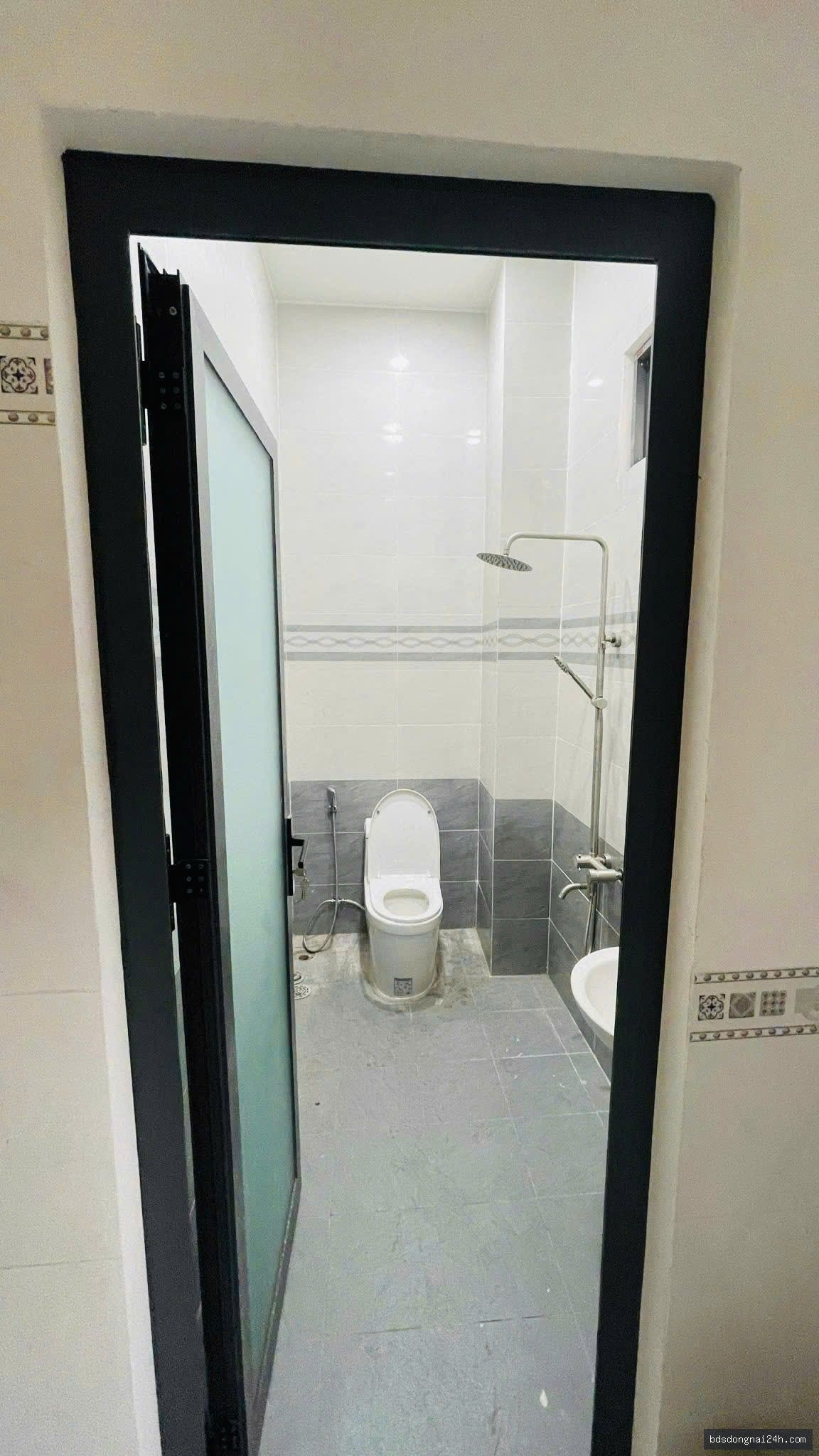 Bán nhà 1 trệt 2 lầu, gần chợ (90m²) - Hình ảnh 5