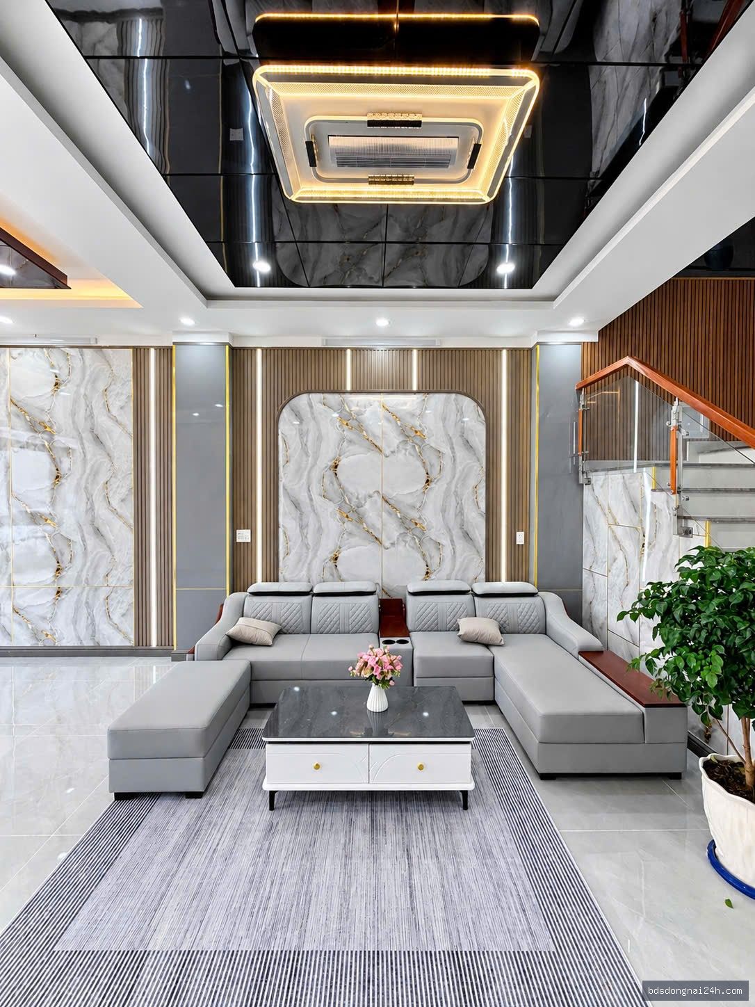 Bán nhà 1 trệt 1 lầu sân ô tô, full nội thất (80m²) - Hình ảnh 1