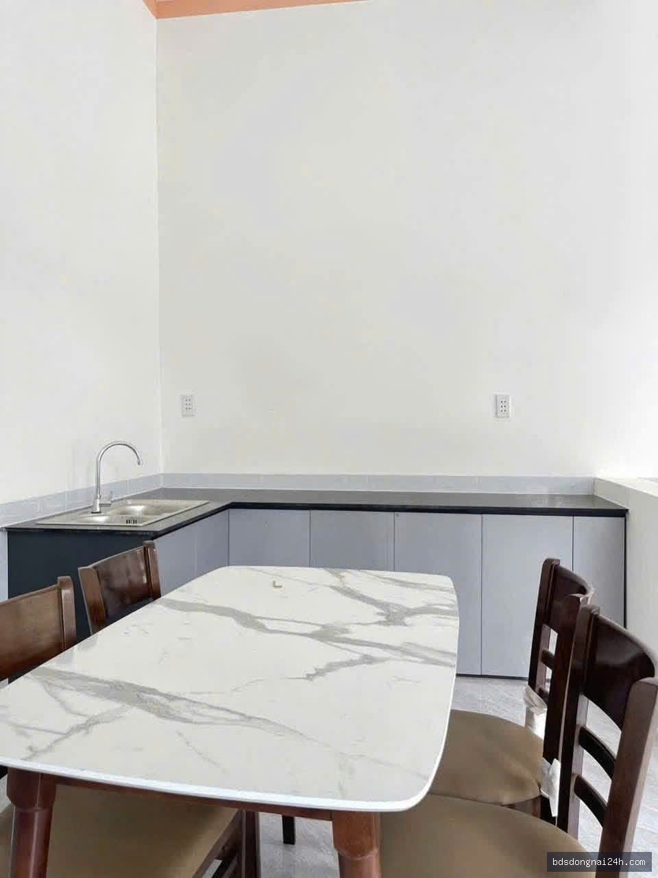 Bán nhà phố sân ô tô, gần chợ tại Trảng Bom (108m²) - Hình ảnh 3