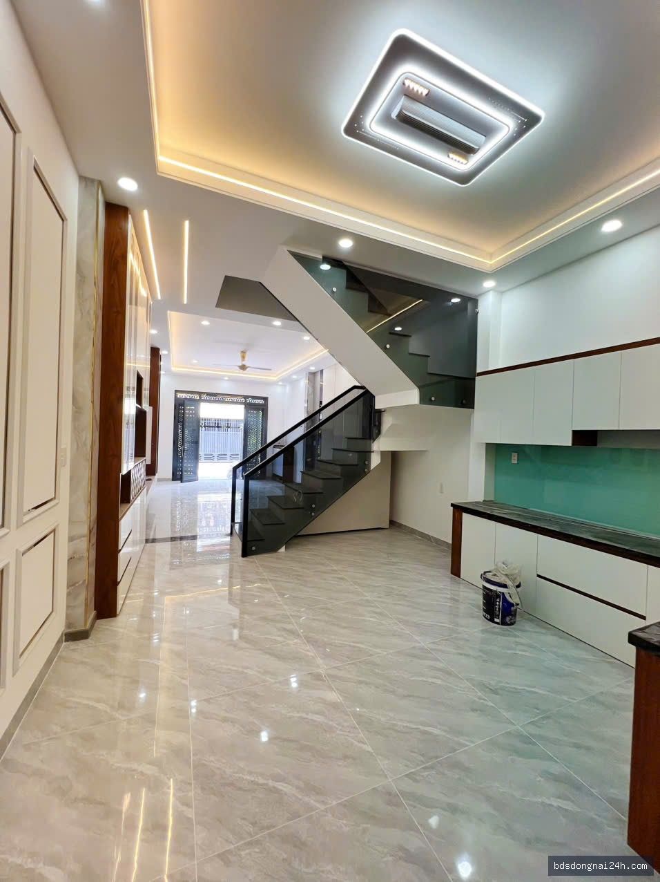 Bán nhà 1 trệt 1 lầu sân ô tô, gần chợ (81m²) - Hình ảnh 4