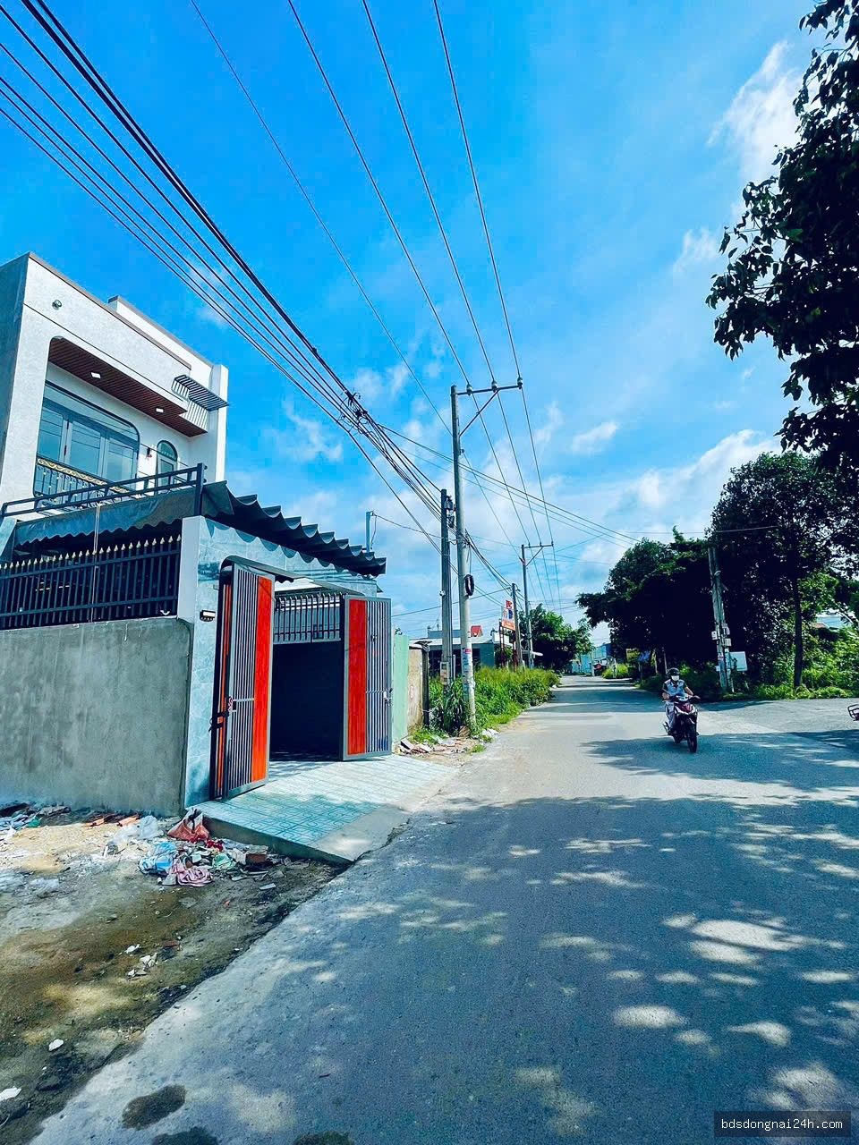 Bán nhà lầu kiên cố, sân ô tô, full nội thất tại Trảng Dài, Biên - Hình ảnh 2