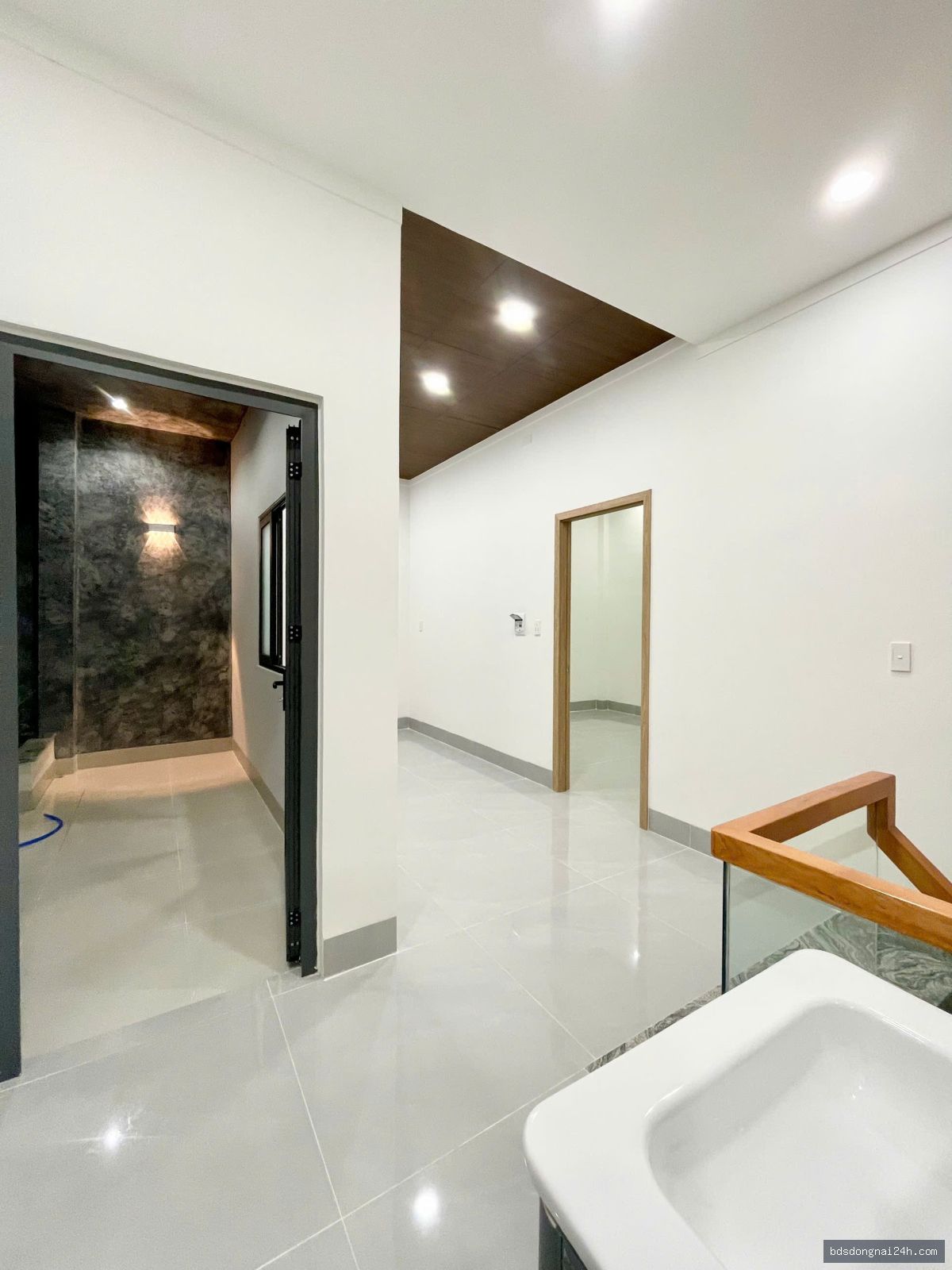 Bán nhà 1 trệt 2 lầu, sân ô tô (180m²) - Hình ảnh 12