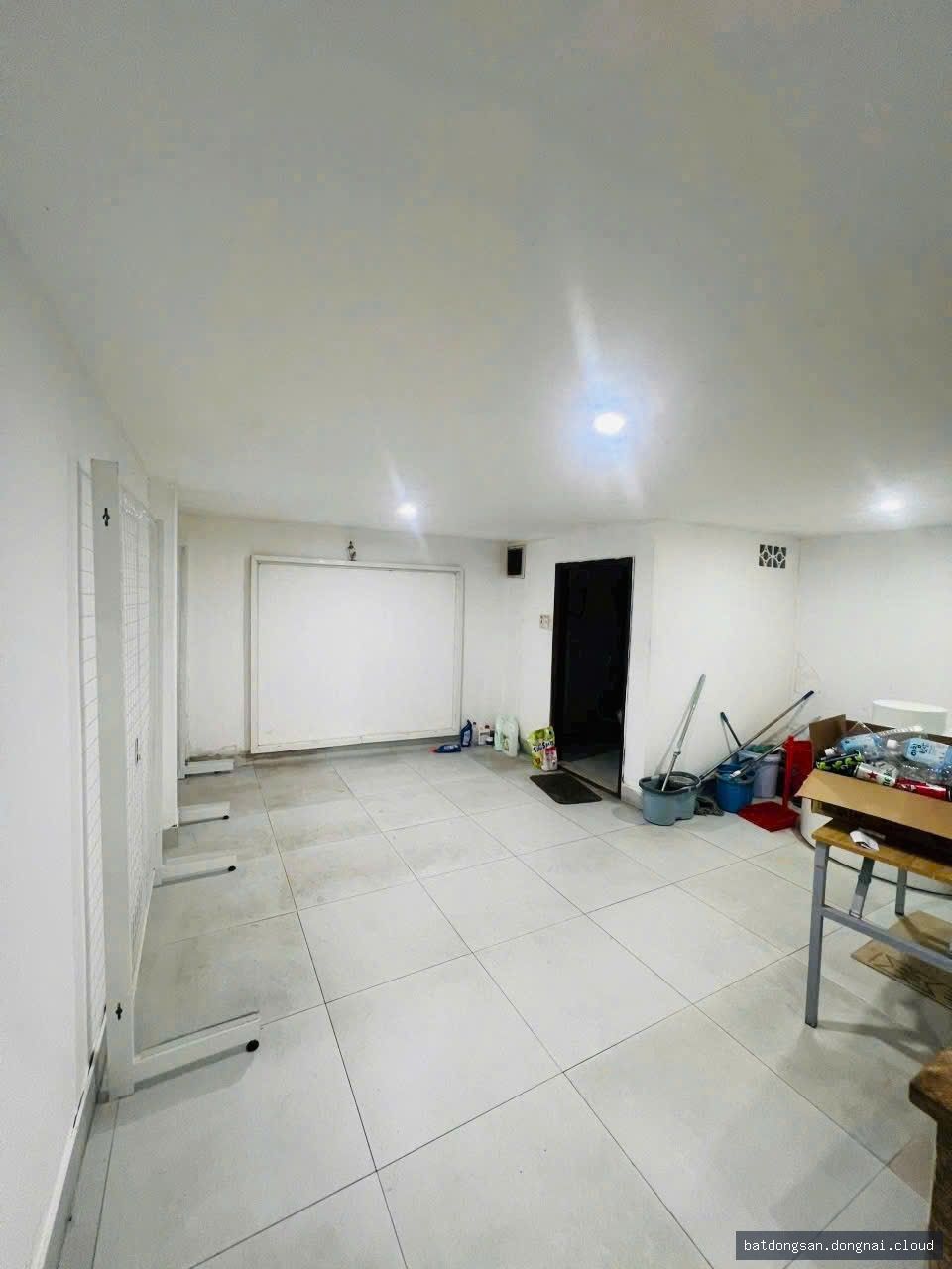Cho thuê nhà 1 trệt 2 lầu mặt tiền (135m²) - Hình ảnh 5
