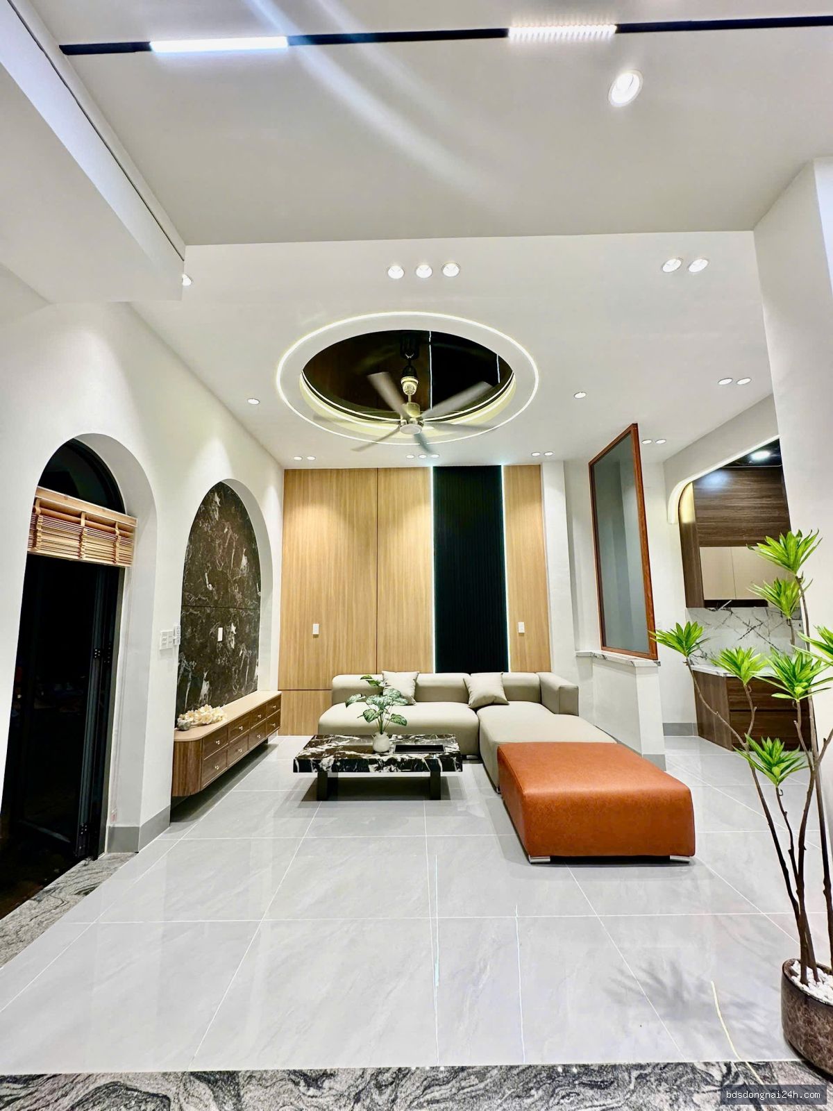 Bán nhà 1 trệt 2 lầu, sân ô tô (180m²) - Hình ảnh 3