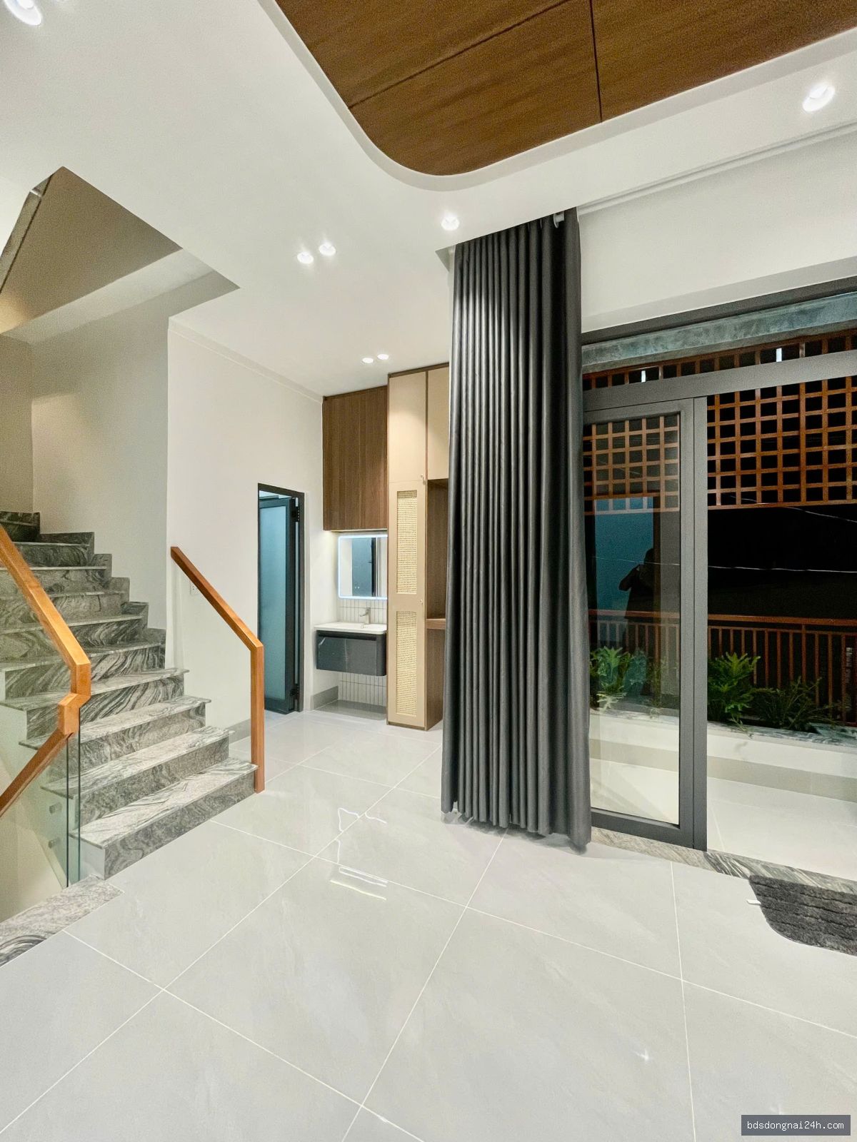 Bán nhà 1 trệt 2 lầu, sân ô tô (180m²) - Hình ảnh 9
