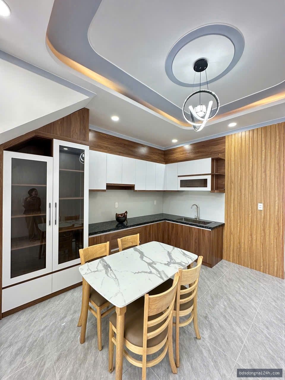 Bán nhà lầu kiên cố, sân ô tô, full nội thất tại Vĩnh Cửu - Hình ảnh 5