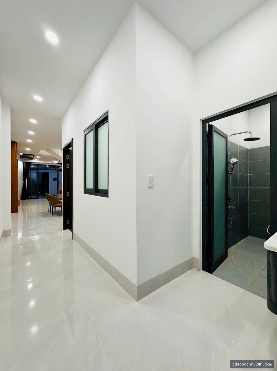 Bán nhà 1 trệt 1 lầu, sân ô tô, gần chợ tại Trảng Dài, Biên Hòa - Hình ảnh 6