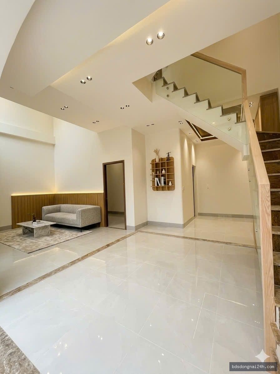 Bán nhà 1 trệt 2 lầu, sân ô tô (180m²) - Hình ảnh 4