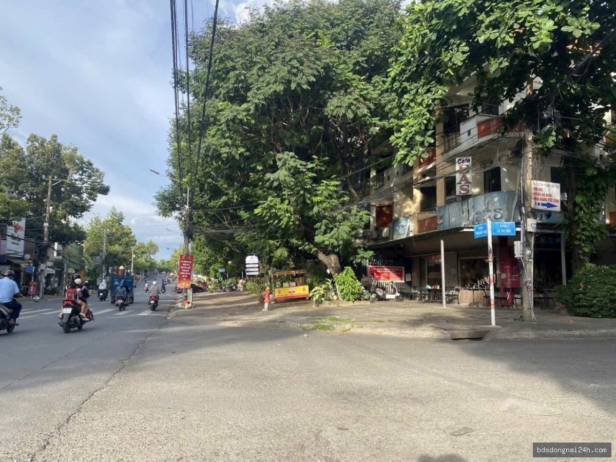 Bán bất động sản mặt tiền tại Long Thành (210m²)