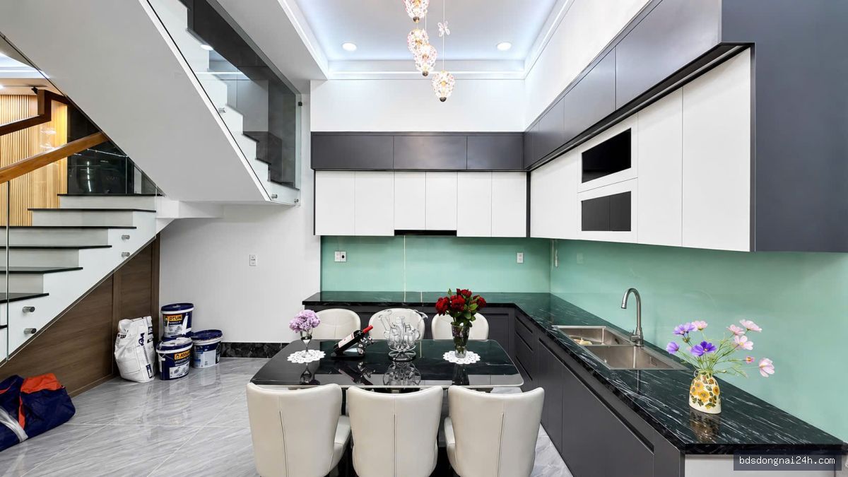 Bán nhà 1 trệt 2 lầu, sân ô tô, full nội thất (80m²) - Hình ảnh 3