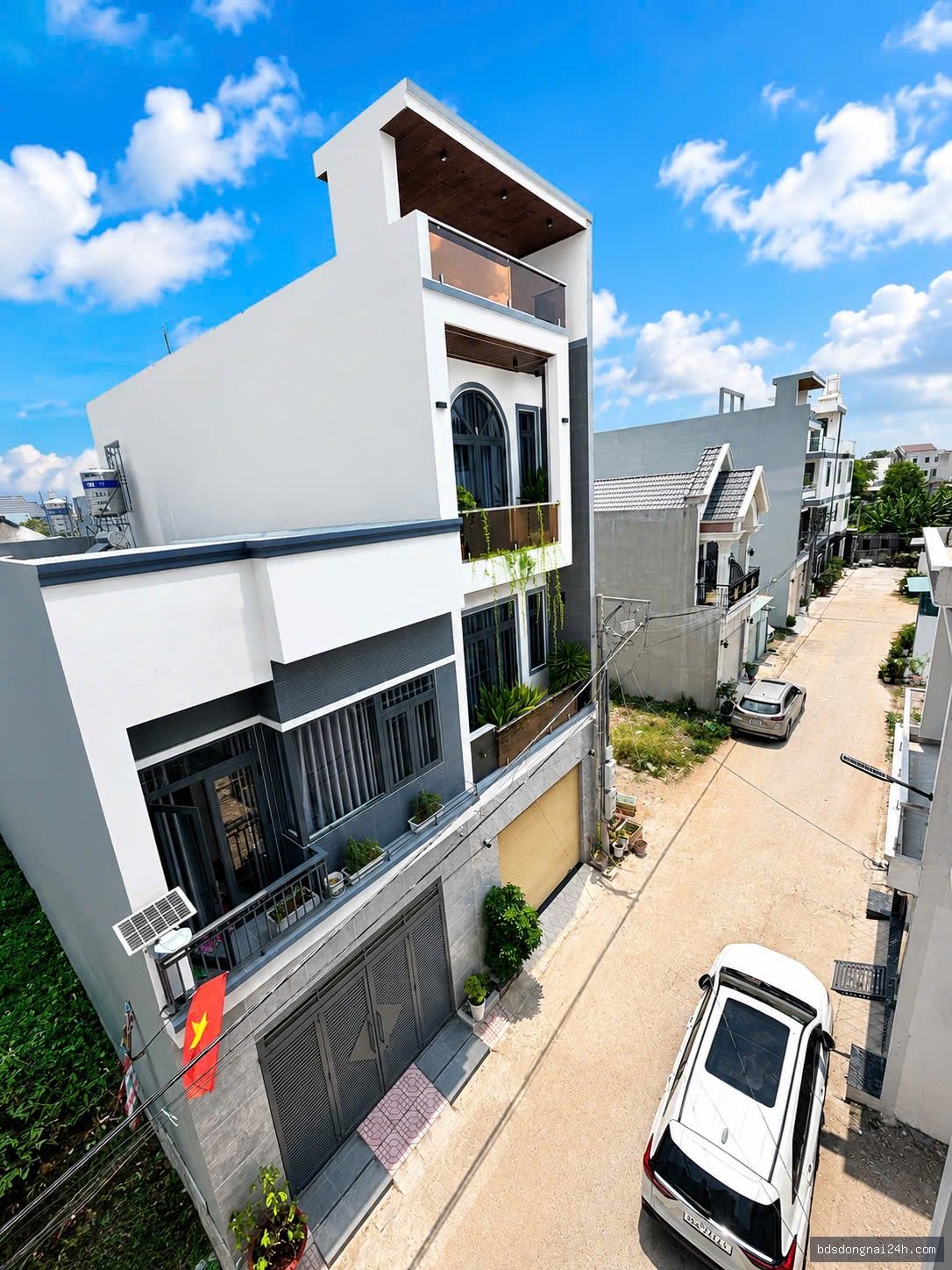 Bán nhà 1 trệt 2 lầu, sân ô tô, full nội thất (80m²) - Hình ảnh 11