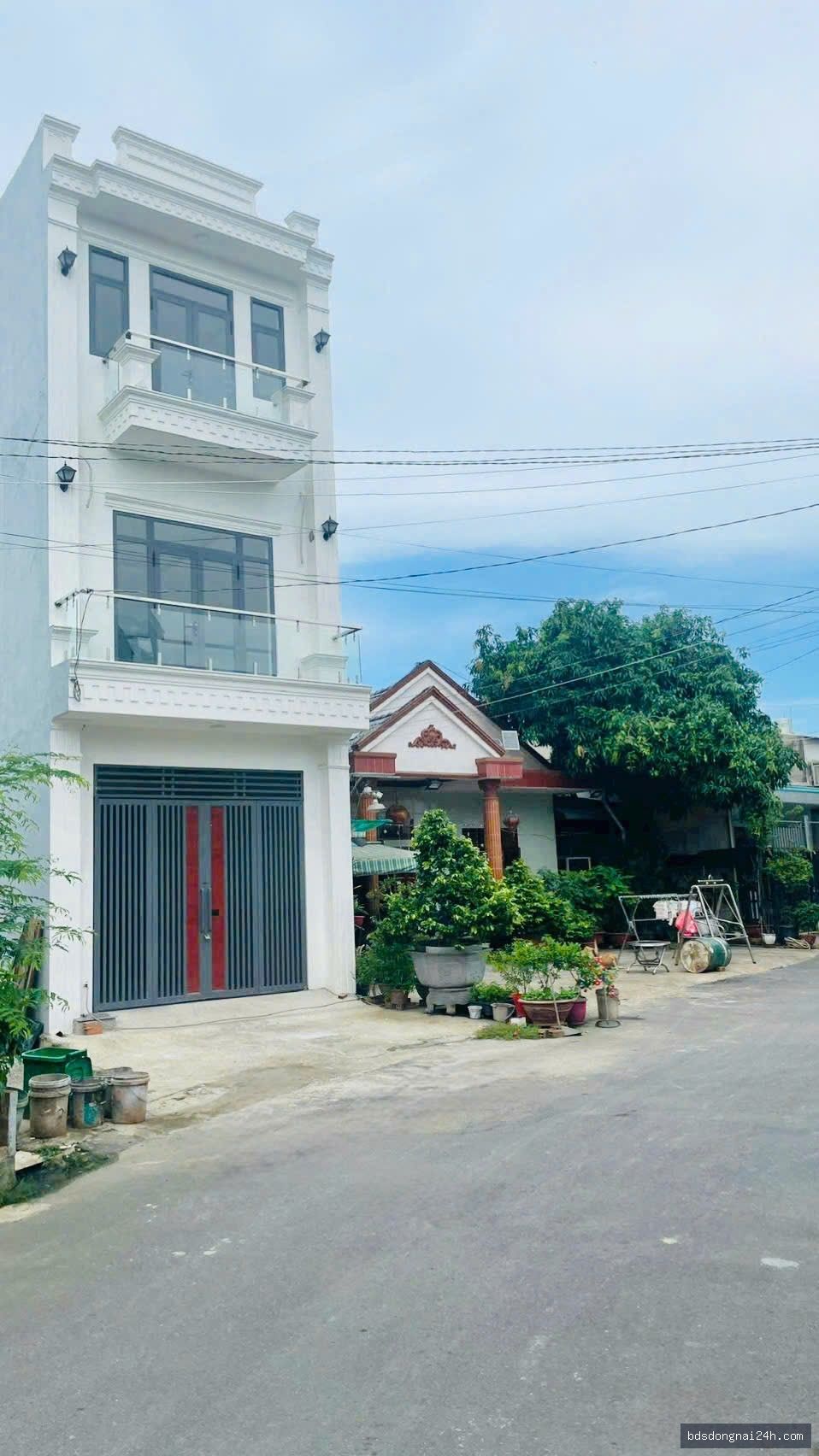 Bán nhà 1 trệt 2 lầu, gần chợ (90m²) - Hình ảnh 2