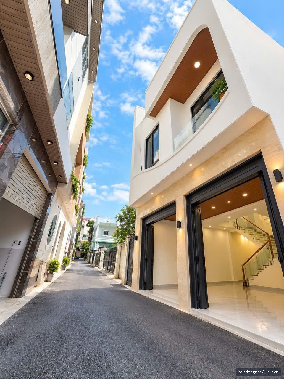 Bán nhà 1 trệt 1 lầu, sân ô tô (180m²) - Hình ảnh 3