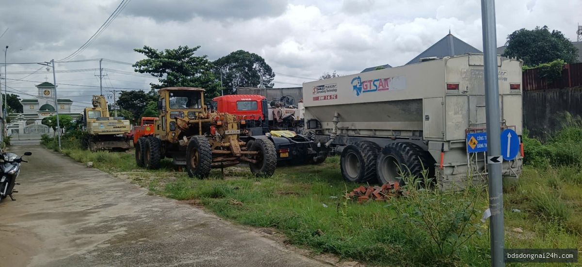 Bán kho xưởng mặt tiền (900m²)