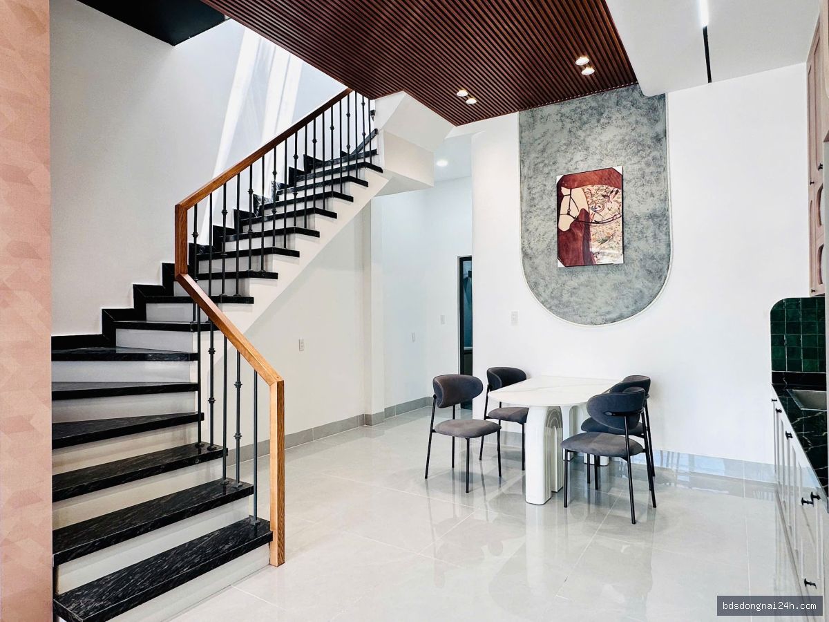 Bán nhà 1 trệt 1 lầu sân ô tô, full nội thất tại Tam Hiệp, Biên Hòa (90m²) - Hình ảnh 4