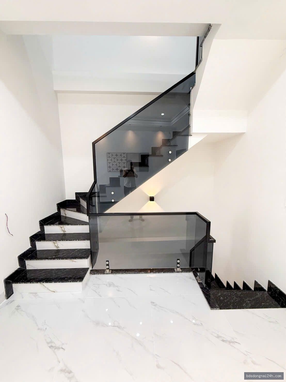 Bán nhà 1 trệt 2 lầu, sân ô tô, full nội thất (75.6m²) - Hình ảnh 11