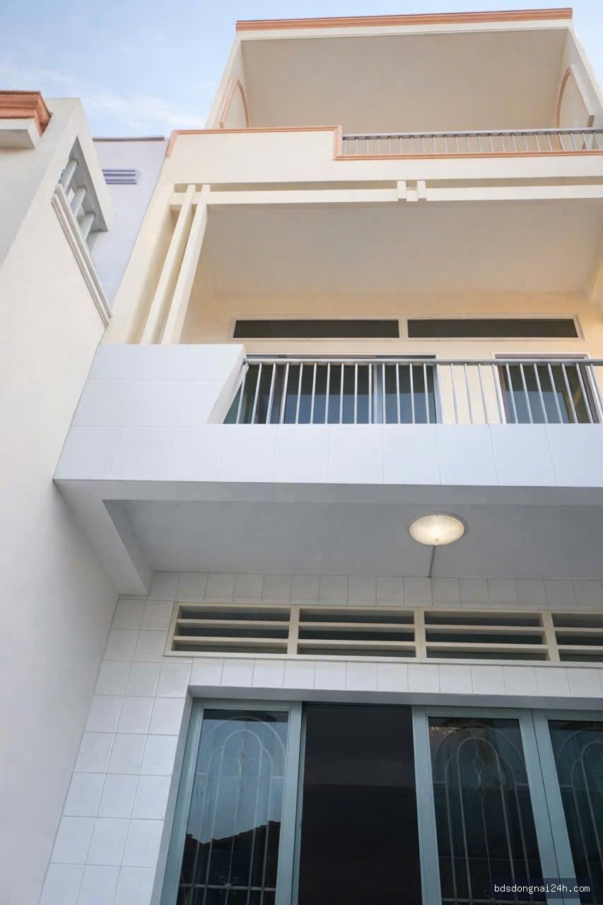 Bán nhà 1 trệt 1 lầu, mặt tiền - Hình ảnh 8