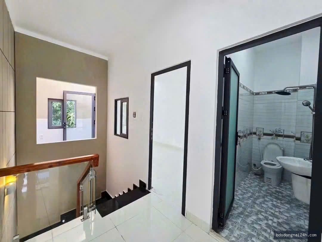 Bán nhà 1 trệt 2 lầu, sân ô tô (180m²) - Hình ảnh 3